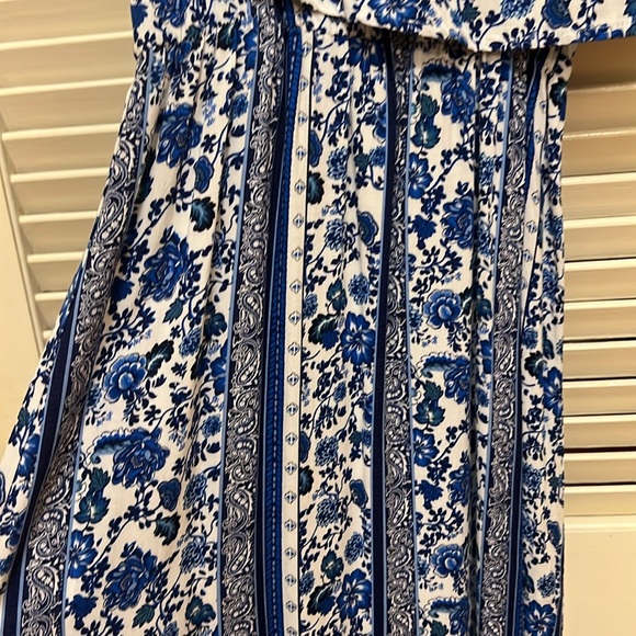 Divided by H&M Maxi Dress in Floral Blue and White, Size 2, EUC - Picture 5 of 17